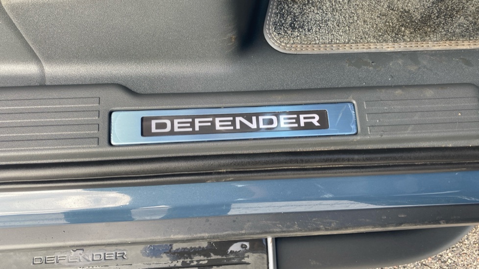 Land Rover Defender 3.0 D300 X-Dynamic HSE 90 3dr Auto Diesel Estate - Image 44