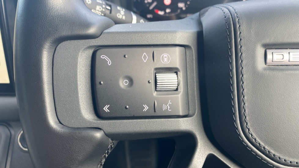 Land Rover Defender 3.0 D300 X-Dynamic HSE 90 3dr Auto Diesel Estate - Image 47