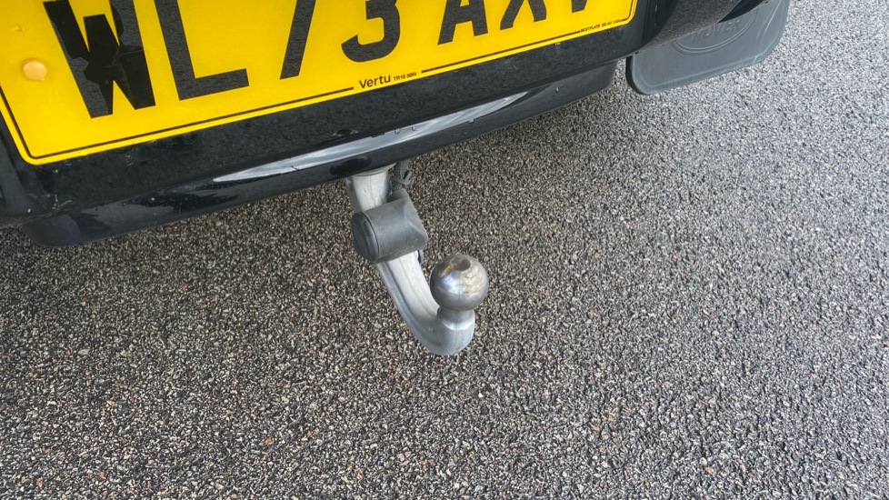 Land Rover Defender 3.0 D300 X-Dynamic HSE 90 3dr Auto Diesel Estate - Image 67