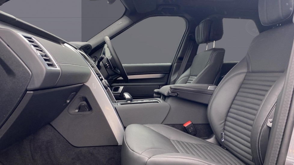 Land Rover Discovery 3.0 D350 Dynamic HSE 5dr Auto Diesel Station Wagon - Image 3