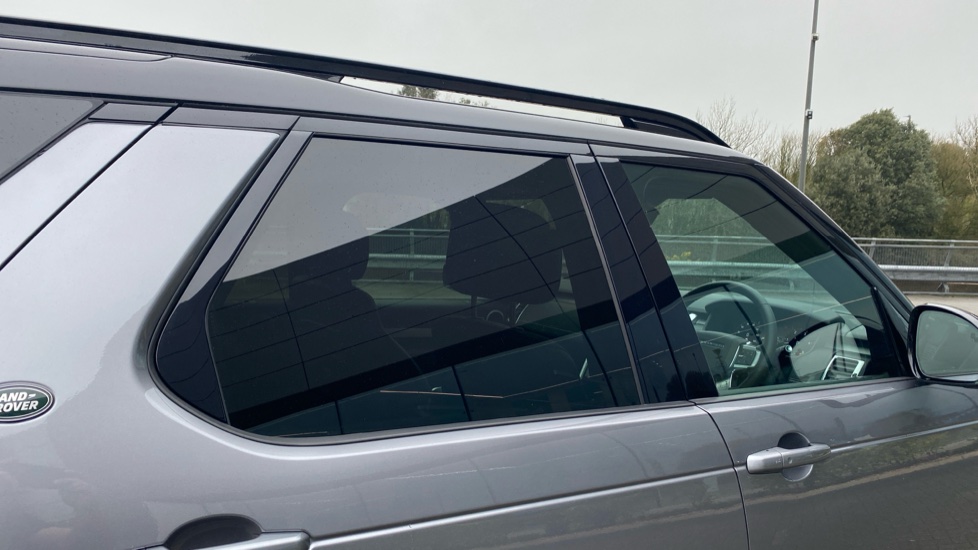 Land Rover Discovery 3.0 D350 Dynamic HSE 5dr Auto Diesel Station Wagon - Image 25