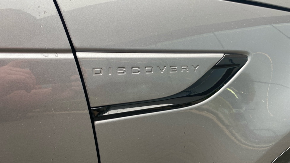 Land Rover Discovery 3.0 D350 Dynamic HSE 5dr Auto Diesel Station Wagon - Image 28