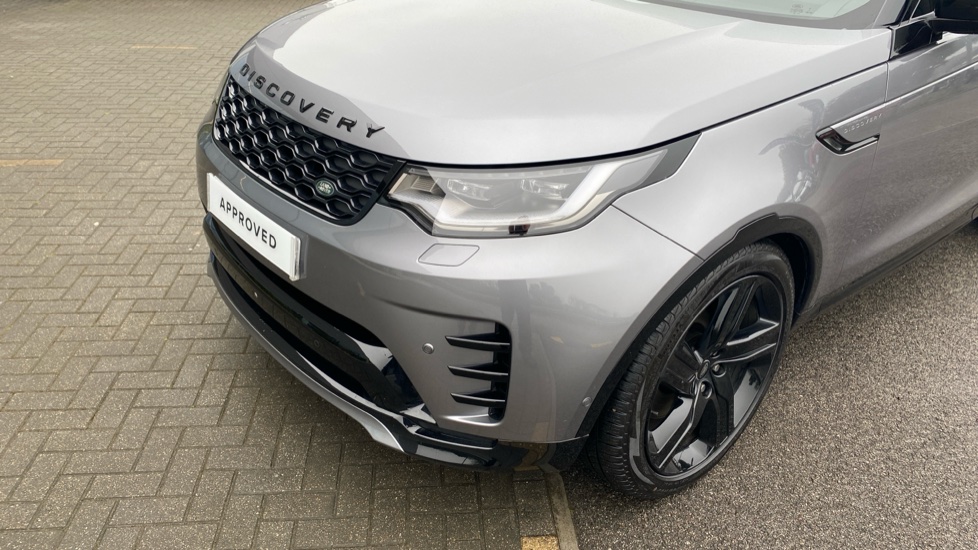 Land Rover Discovery 3.0 D350 Dynamic HSE 5dr Auto Diesel Station Wagon - Image 32