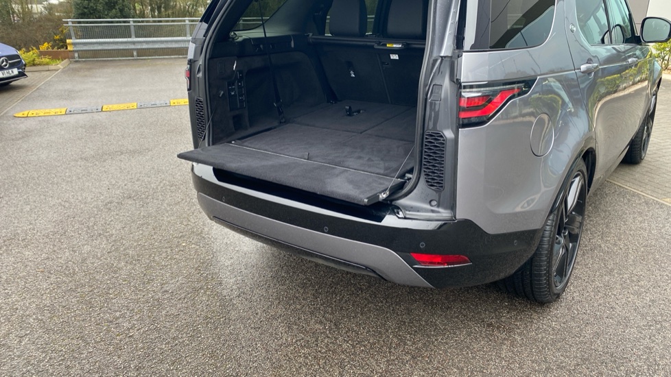 Land Rover Discovery 3.0 D350 Dynamic HSE 5dr Auto Diesel Station Wagon - Image 35