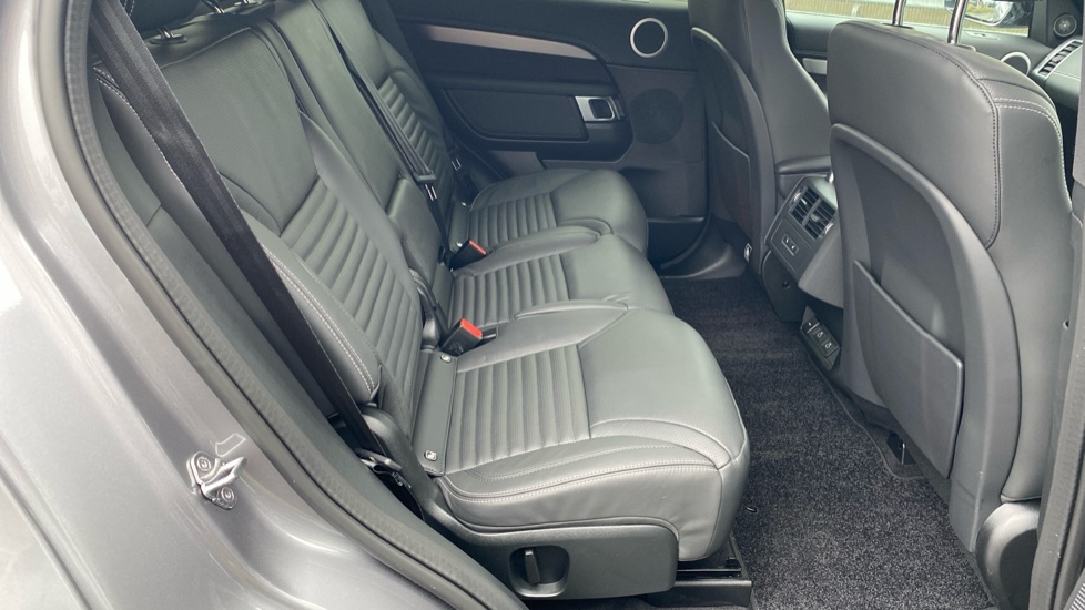 Land Rover Discovery 3.0 D350 Dynamic HSE 5dr Auto Diesel Station Wagon - Image 42