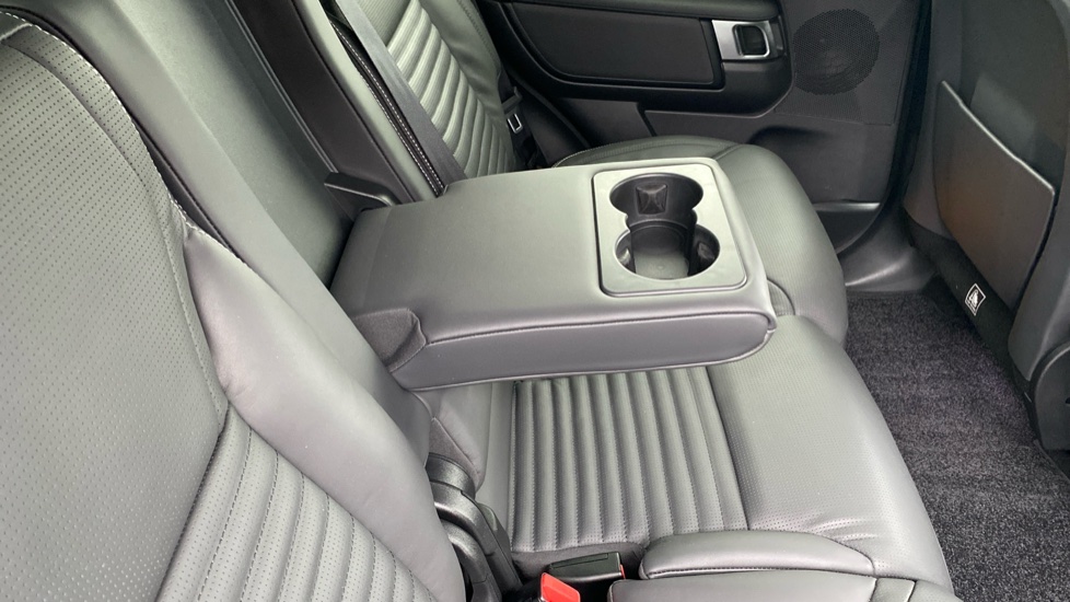 Land Rover Discovery 3.0 D350 Dynamic HSE 5dr Auto Diesel Station Wagon - Image 46