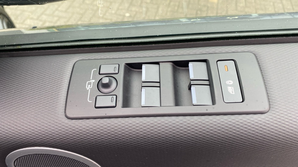 Land Rover Discovery 3.0 D350 Dynamic HSE 5dr Auto Diesel Station Wagon - Image 49
