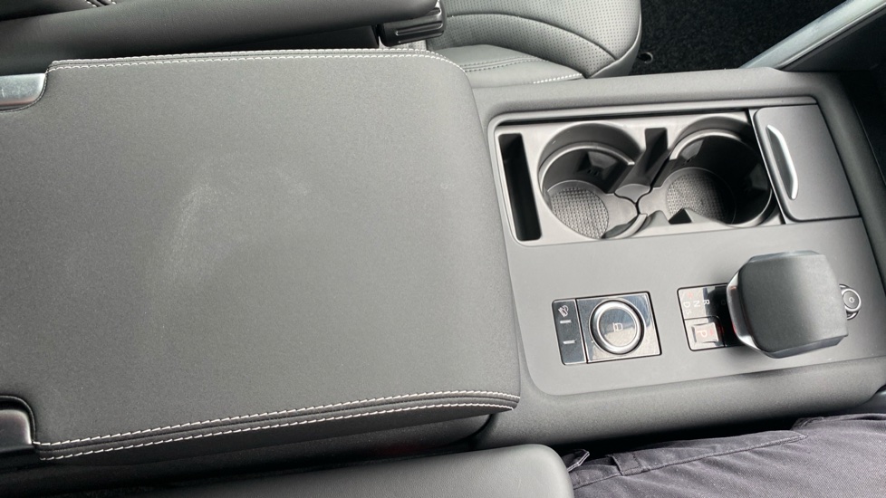 Land Rover Discovery 3.0 D350 Dynamic HSE 5dr Auto Diesel Station Wagon - Image 62