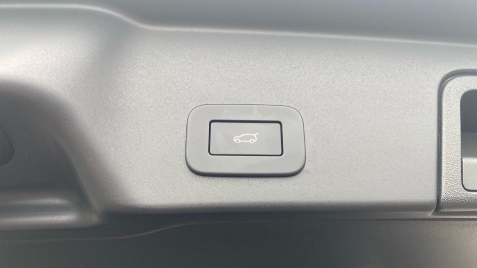 Land Rover Range Rover Evoque 2.0 P200 Dynamic SE 5dr Auto Petrol Hatchback - Image 33