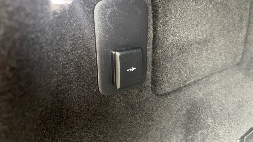Land Rover Range Rover Evoque 2.0 P200 Dynamic SE 5dr Auto Petrol Hatchback - Image 34