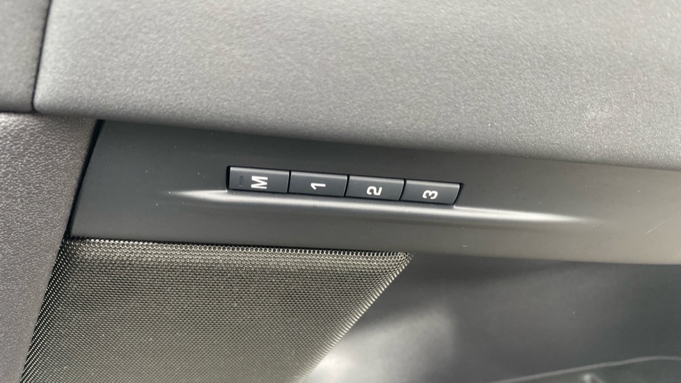 Land Rover Range Rover Evoque 2.0 P200 Dynamic SE 5dr Auto Petrol Hatchback - Image 42