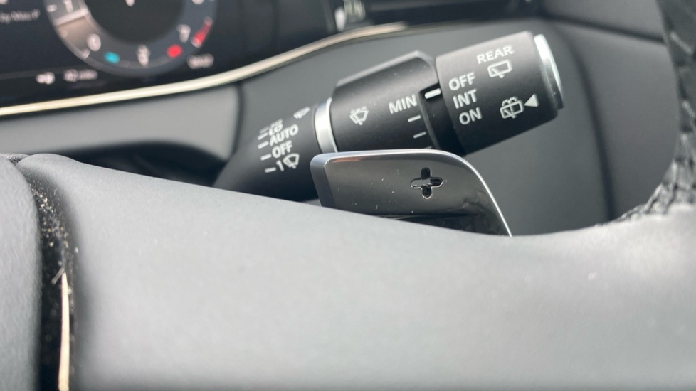 Land Rover Range Rover Evoque 2.0 P200 Dynamic SE 5dr Auto Petrol Hatchback - Image 53