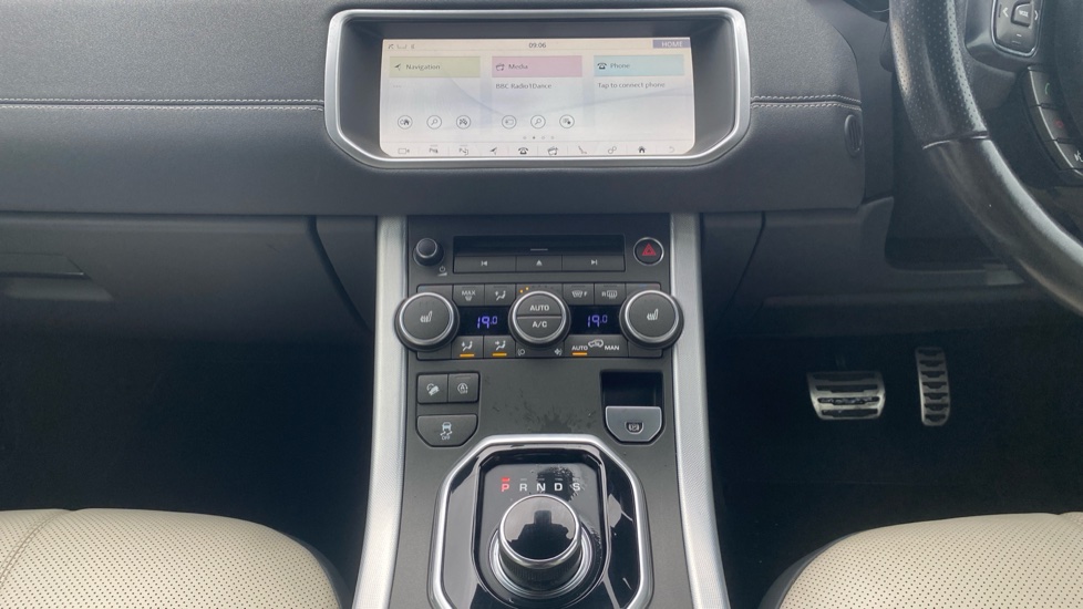 Land Rover Range Rover Evoque Convertible 2.0 TD4 HSE Dynamic Lux 2dr Auto Diesel Convertible - Image 14
