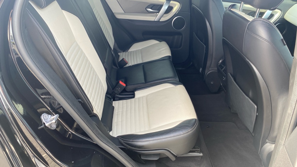Land Rover Discovery Sport 2.0 D180 R-Dynamic SE 5dr Auto Diesel Station Wagon - Image 37