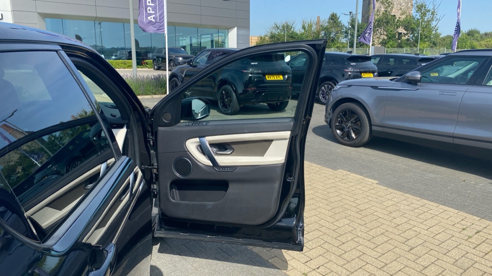 Land Rover Discovery Sport 2.0 D180 R-Dynamic SE 5dr Auto Diesel Station Wagon - Image 40