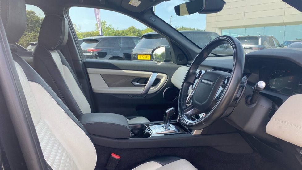 Land Rover Discovery Sport 2.0 D180 R-Dynamic SE 5dr Auto Diesel Station Wagon - Image 45