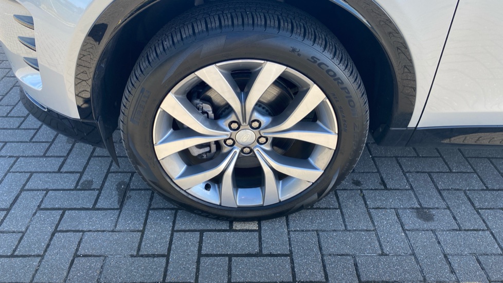 Land Rover Discovery Sport 2.0 D200 Dynamic HSE 5dr Auto [5 Seat] Diesel Station Wagon - Image 32