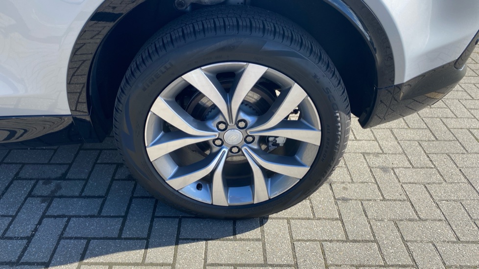 Land Rover Discovery Sport 2.0 D200 Dynamic HSE 5dr Auto [5 Seat] Diesel Station Wagon - Image 33
