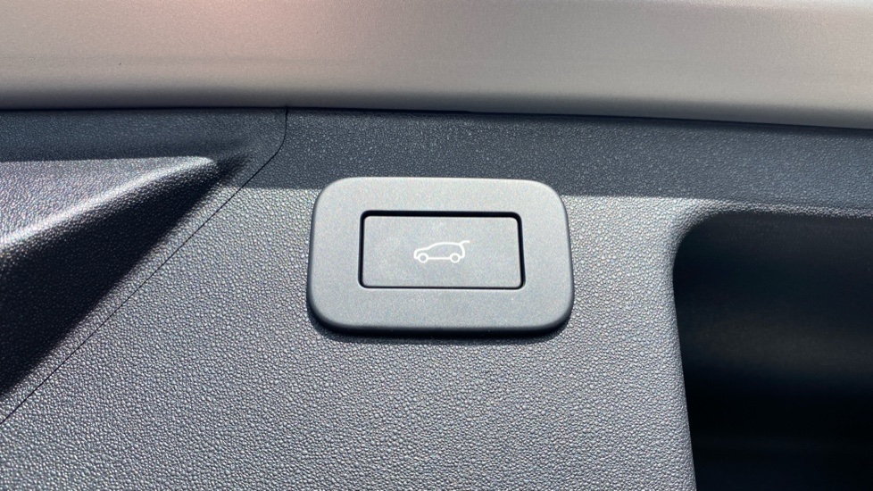 Land Rover Discovery Sport 2.0 D200 Dynamic HSE 5dr Auto [5 Seat] Diesel Station Wagon - Image 35