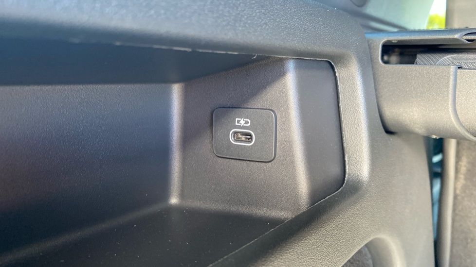Land Rover Discovery Sport 2.0 D200 Dynamic HSE 5dr Auto [5 Seat] Diesel Station Wagon - Image 38