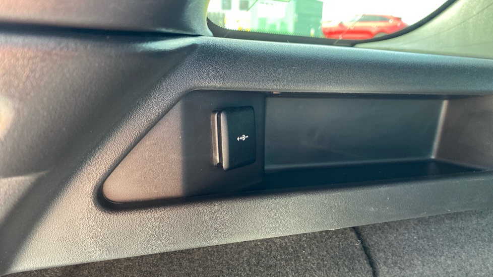 Land Rover Discovery Sport 1.5 P300e Urban Edition 5dr Auto [5 Seat] Station Wagon - Image 35