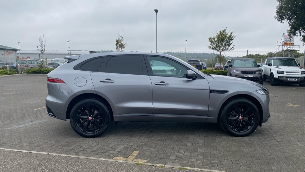 Jaguar F-Pace 2.0 D200 R-Dynamic SE 5dr Auto AWD Diesel Estate - Image 8