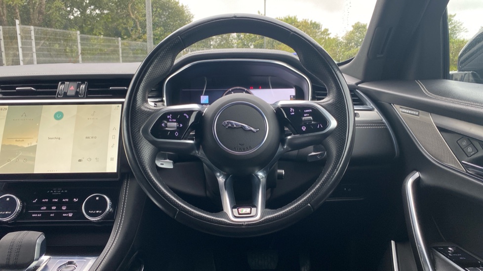Jaguar F-Pace 2.0 D200 R-Dynamic SE 5dr Auto AWD Diesel Estate - Image 15