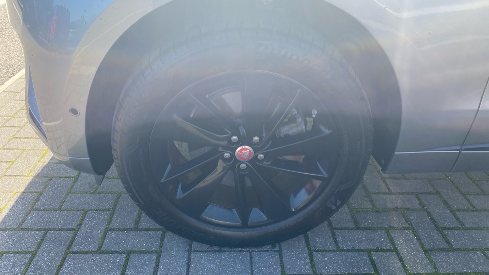 Jaguar F-Pace 2.0 D200 R-Dynamic SE 5dr Auto AWD Diesel Estate - Image 21