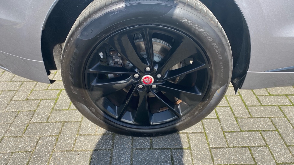 Jaguar F-Pace 2.0 D200 R-Dynamic SE 5dr Auto AWD Diesel Estate - Image 24