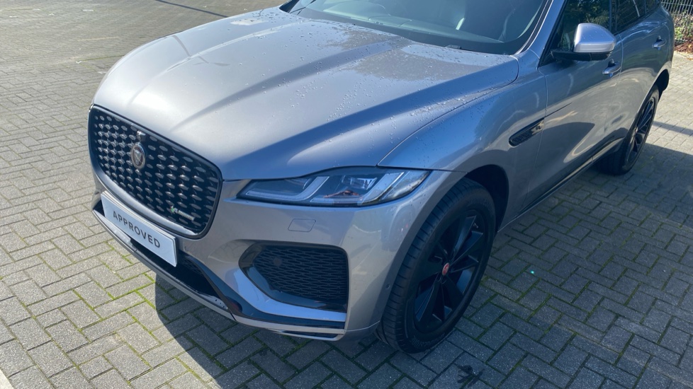 Jaguar F-Pace 2.0 D200 R-Dynamic SE 5dr Auto AWD Diesel Estate - Image 30