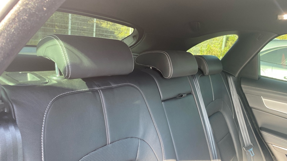 Jaguar F-Pace 2.0 D200 R-Dynamic SE 5dr Auto AWD Diesel Estate - Image 36