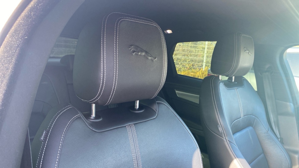 Jaguar F-Pace 2.0 D200 R-Dynamic SE 5dr Auto AWD Diesel Estate - Image 45
