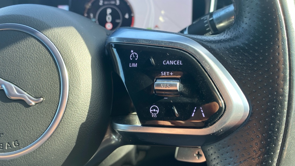 Jaguar F-Pace 2.0 D200 R-Dynamic SE 5dr Auto AWD Diesel Estate - Image 50