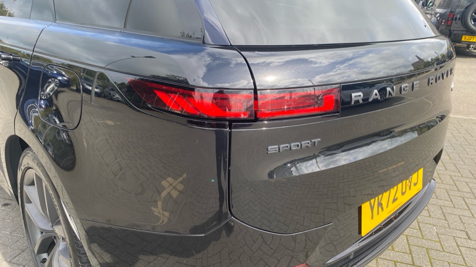 Land Rover Range Rover Sport 3.0 P440e Dynamic SE 5dr Auto Estate - Image 19