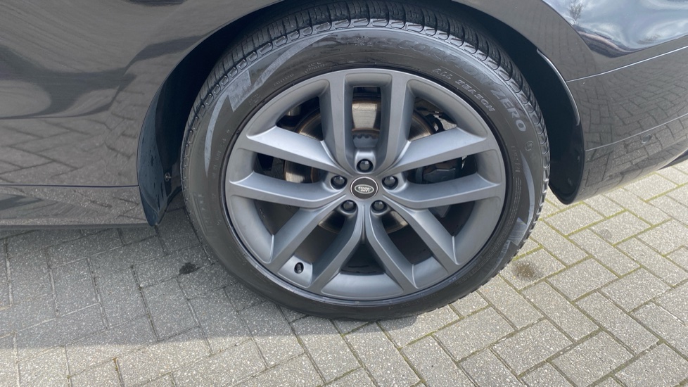 Land Rover Range Rover Sport 3.0 P440e Dynamic SE 5dr Auto Estate - Image 31