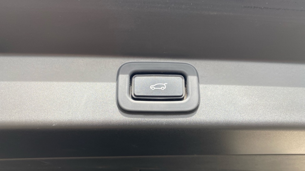 Land Rover Range Rover Sport 3.0 P440e Dynamic SE 5dr Auto Estate - Image 33