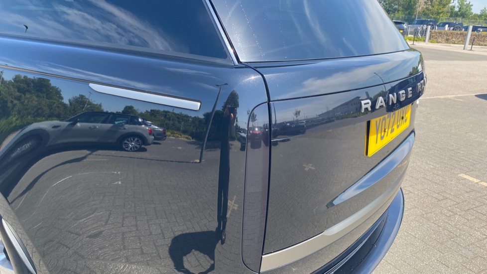 Land Rover Range Rover 3.0 D300 SE 4dr Auto Diesel Estate - Image 19