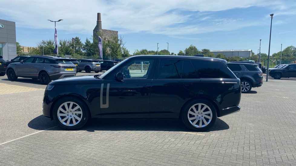 Land Rover Range Rover 3.0 D300 SE 4dr Auto Diesel Estate - Image 21
