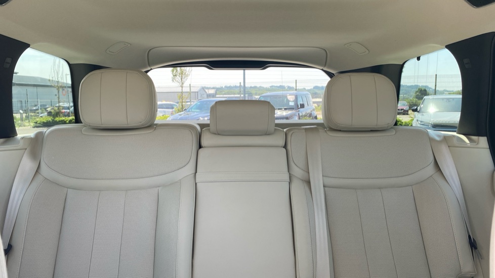 Land Rover Range Rover 3.0 D300 SE 4dr Auto Diesel Estate - Image 54