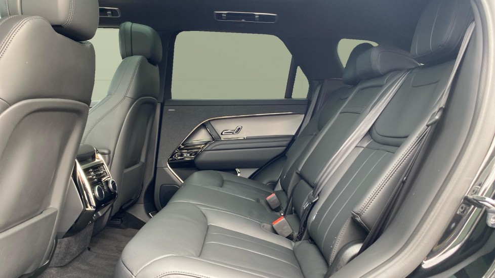 Land Rover Range Rover Sport 3.0 D300 Dynamic SE 5dr Auto Diesel Estate - Image 4
