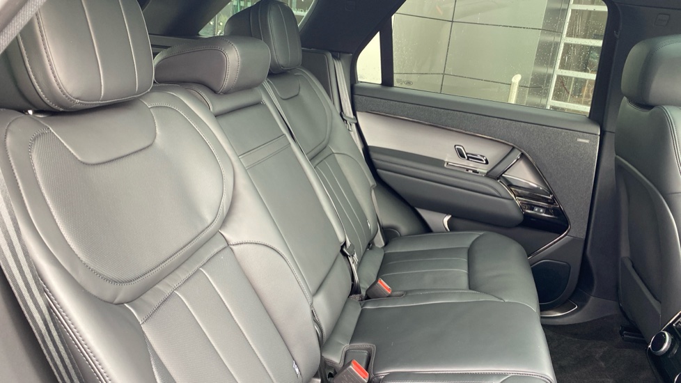 Land Rover Range Rover Sport 3.0 D300 Dynamic SE 5dr Auto Diesel Estate - Image 31
