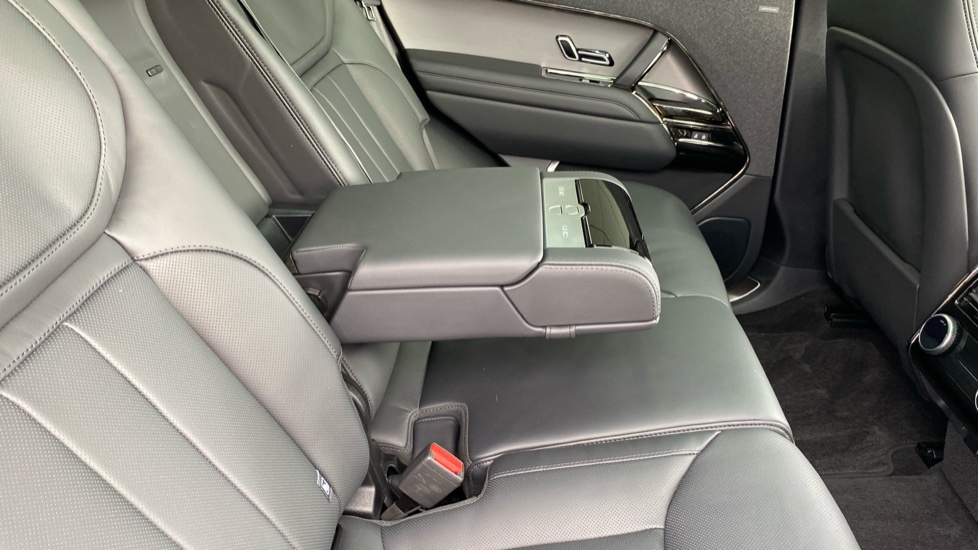 Land Rover Range Rover Sport 3.0 D300 Dynamic SE 5dr Auto Diesel Estate - Image 33