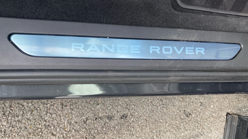 Land Rover Range Rover Evoque 2.0 D200 Autobiography 5dr Auto [Revised] Diesel Hatchback - Image 32