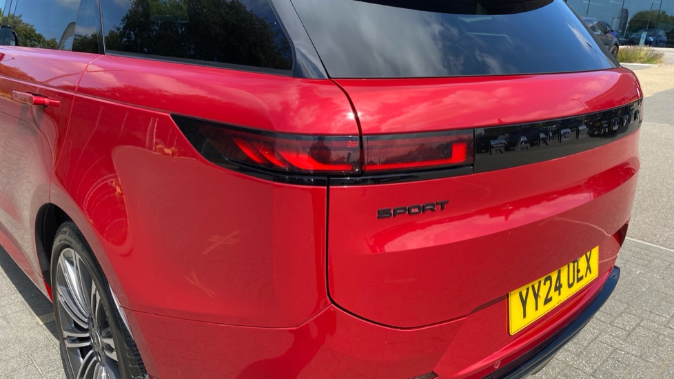 Land Rover Range Rover Sport 3.0 D300 Dynamic SE 5dr Auto Diesel Estate - Image 19