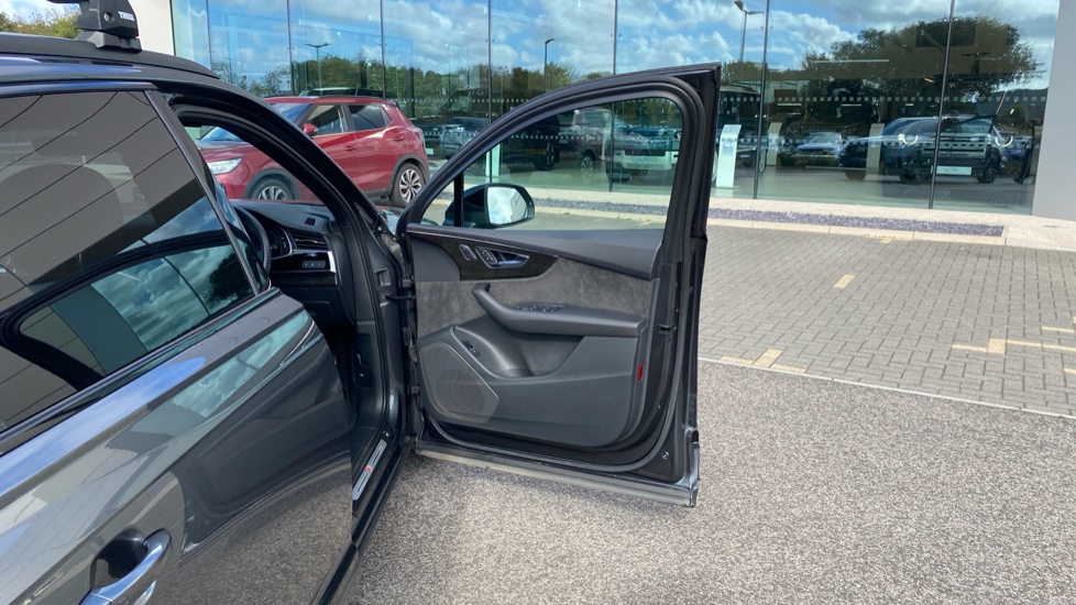Audi Q7 55 TFSI Quattro Black Edition 5dr Tiptronic Petrol Estate - Image 42