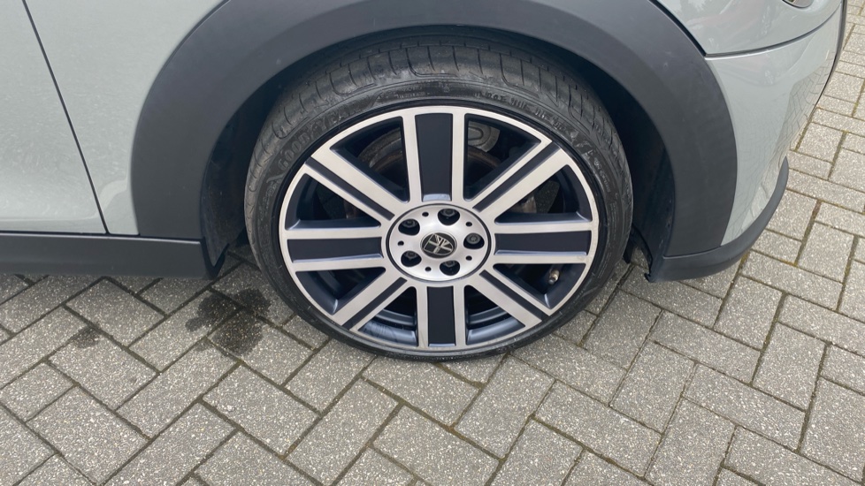 MINI Hatchback 1.5 Cooper Exclusive 5dr Petrol Hatchback - Image 27
