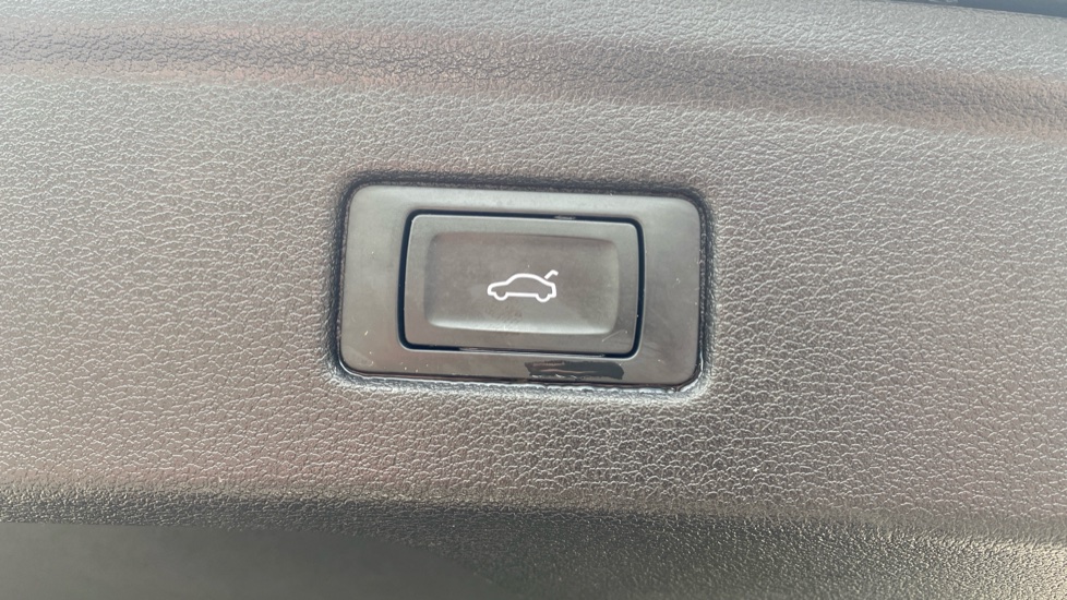 Audi A5 35 TDI S Line 5dr S Tronic [Tech Pack] Diesel Hatchback - Image 32