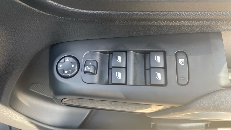 Citroen C5 Aircross 1.6 Plug-in Hybrid 225 Flair Plus 5dr e-EAT8 Hatchback - Image 36