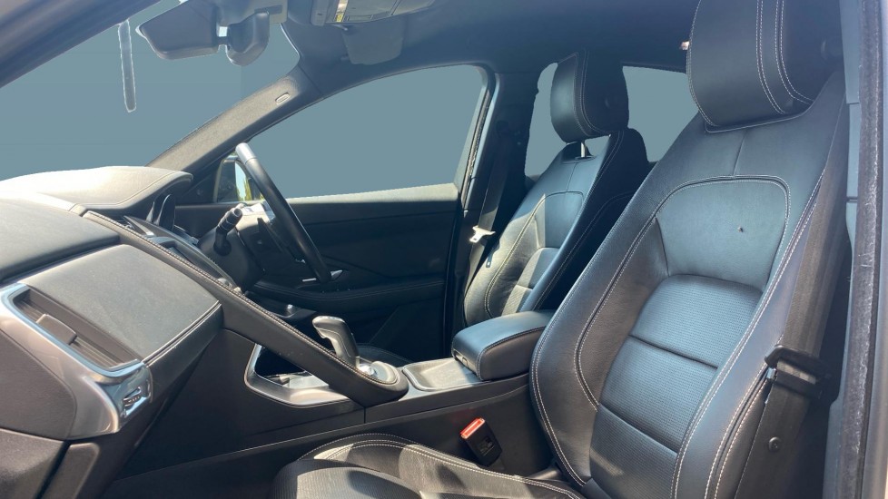 Jaguar E-Pace 2.0 R-Dynamic SE 5dr Auto Petrol Estate - Image 3