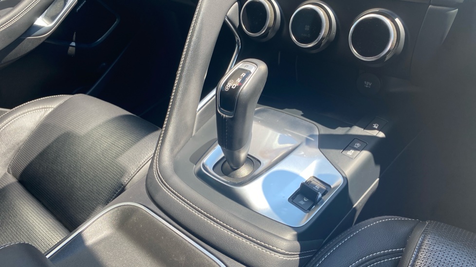 Jaguar E-Pace 2.0 R-Dynamic SE 5dr Auto Petrol Estate - Image 13
